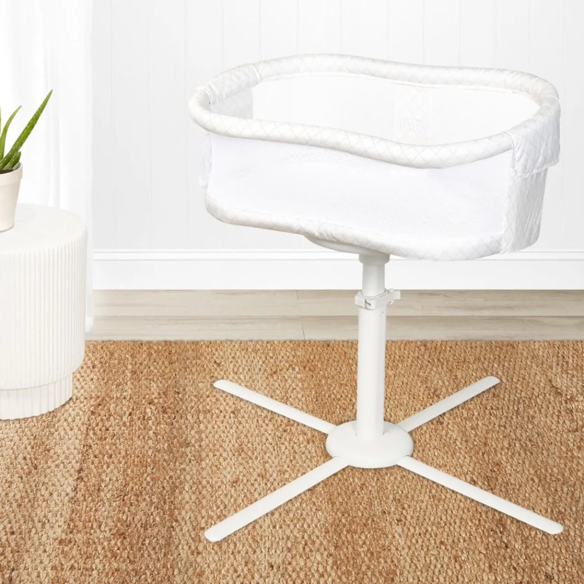 BassiNest Swivel Sleeper (Essentia)