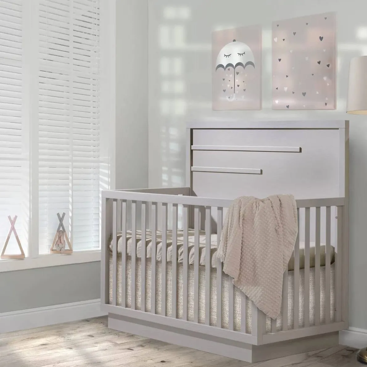 Como 5-in-1 Crib with Horizontal Molding