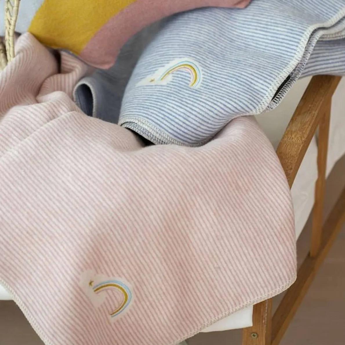 Juwel with Embroidery Stripes/Rainbow