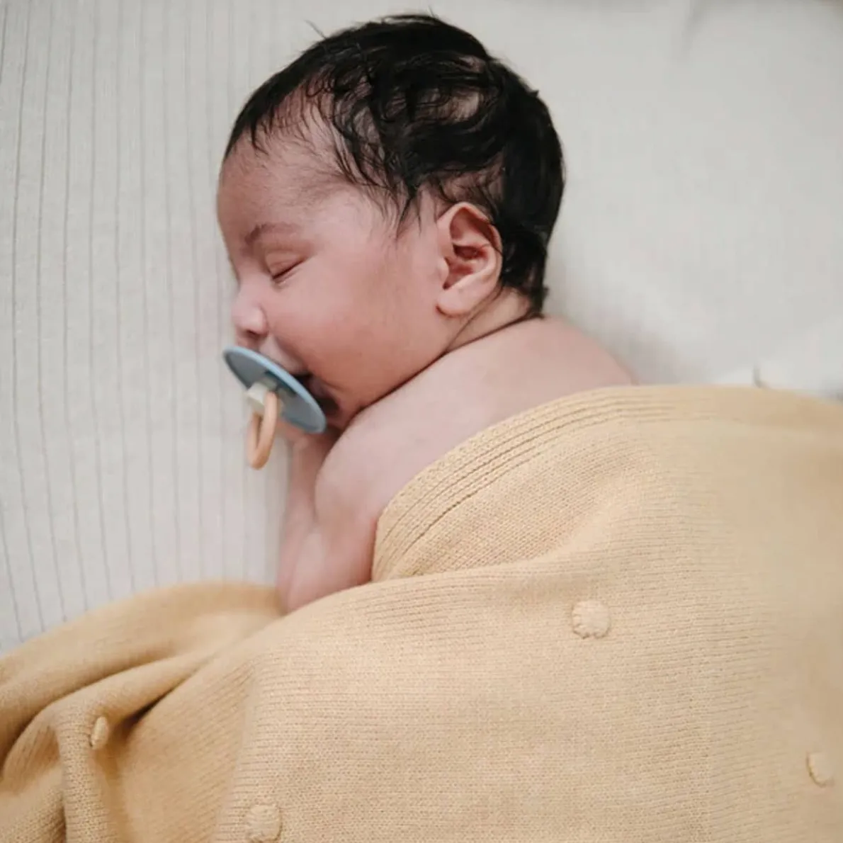 Knitted Textured Dots Baby Blanket