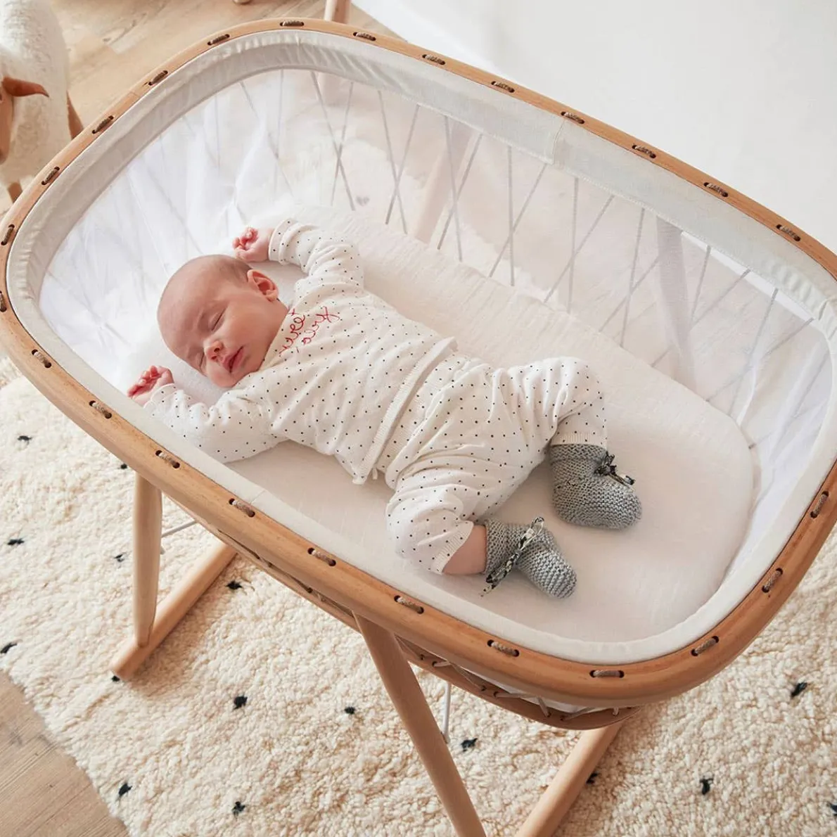 KUMI Mesh Cocoon Bassinet