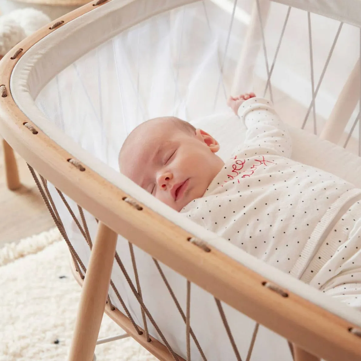 KUMI Mesh Cocoon Bassinet