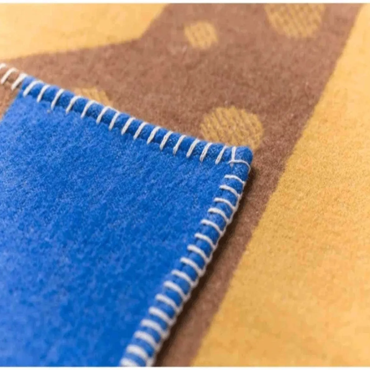 Lili Emboridered Griaffe (90x70)