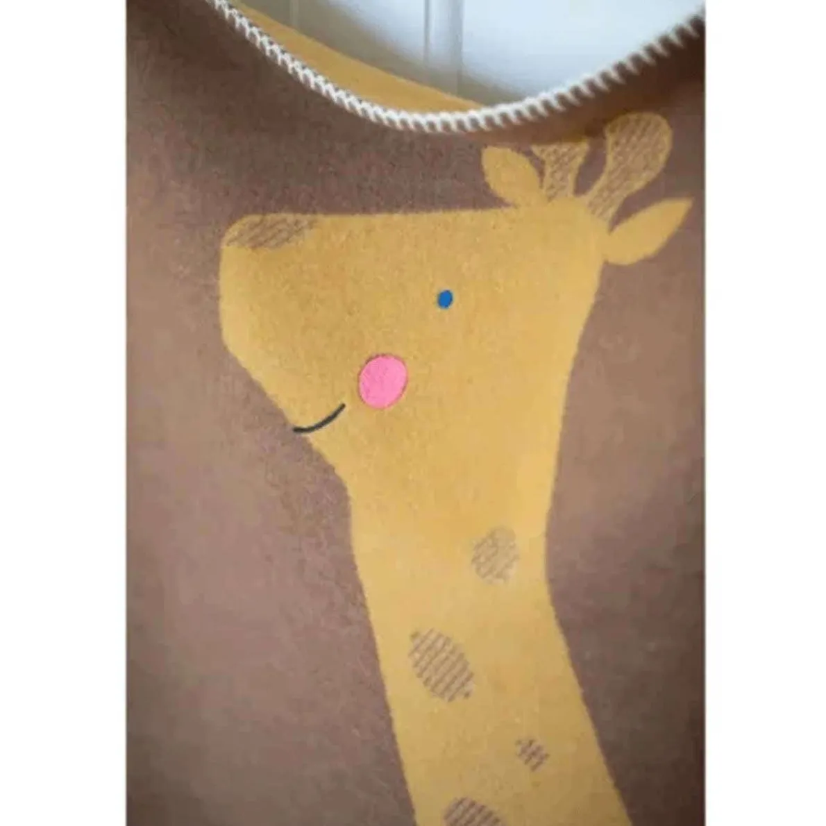 Lili Emboridered Griaffe (90x70)