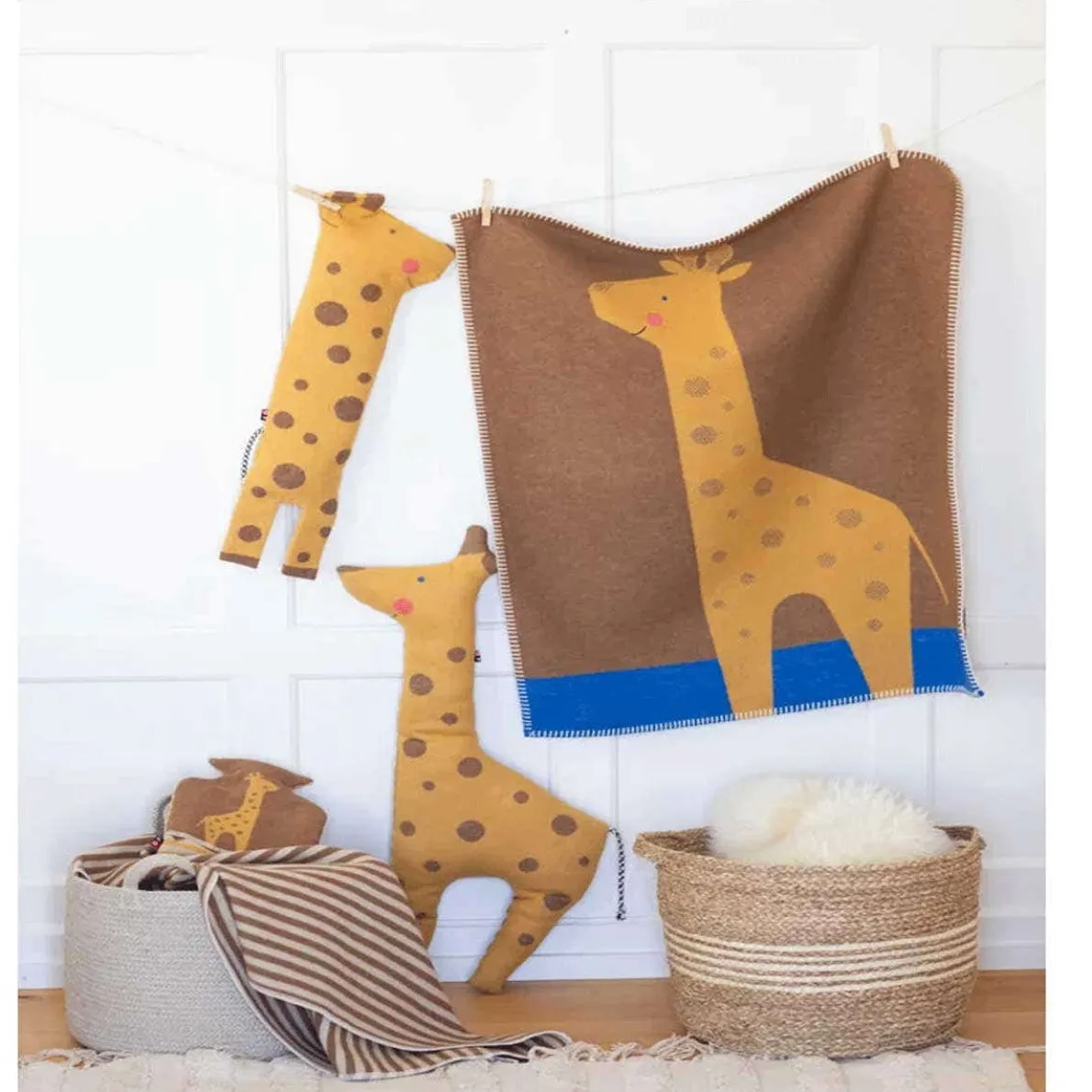 Lili Emboridered Griaffe (90x70)