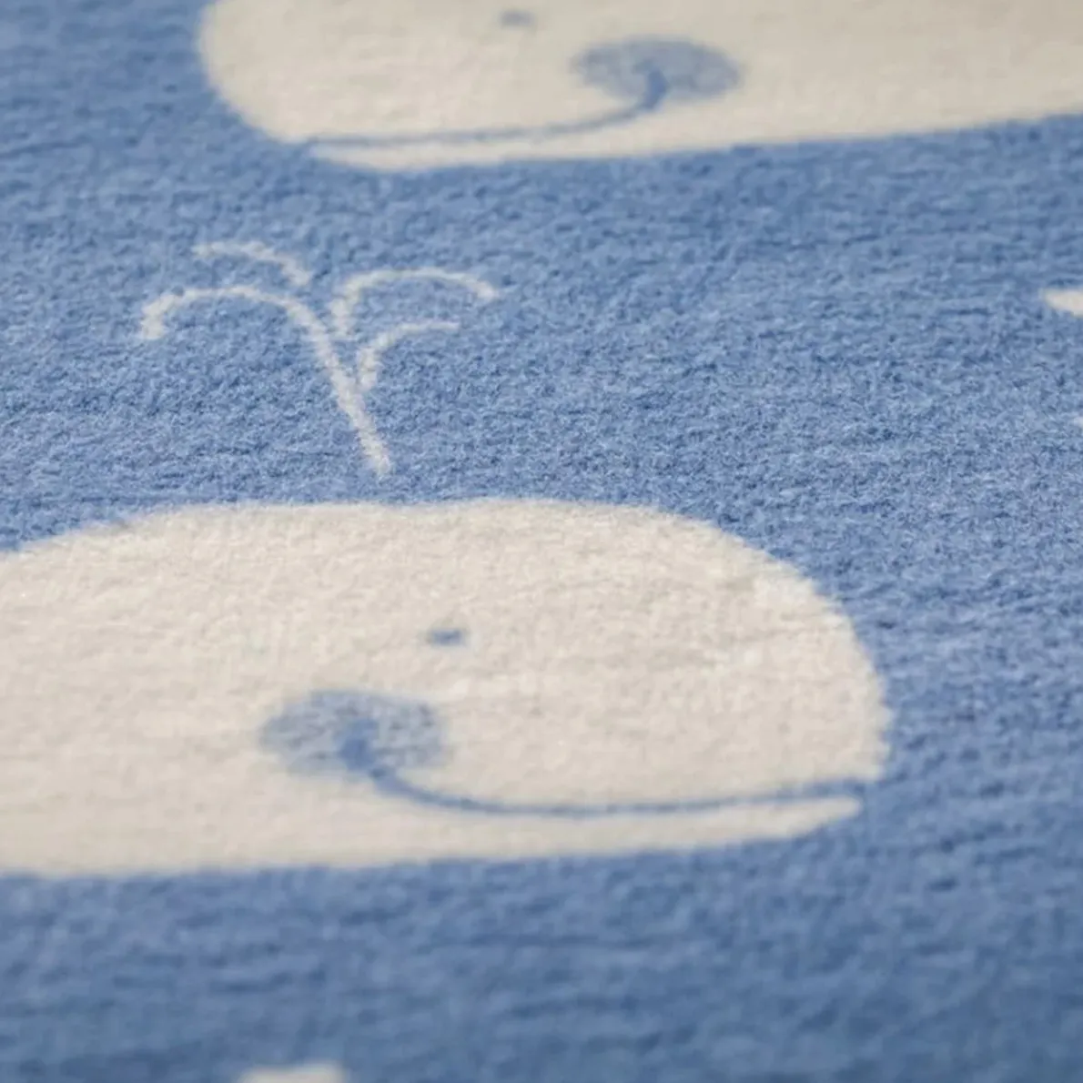 Maja Blanket - Whales All Over (75x100cm)