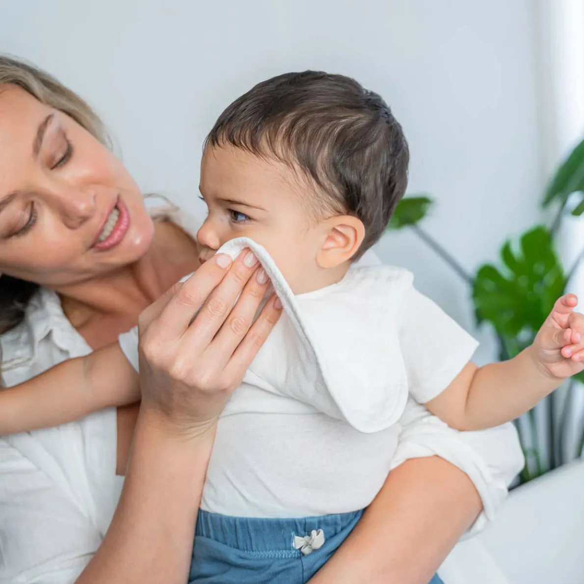 Muslin Bibs (4 Pack)