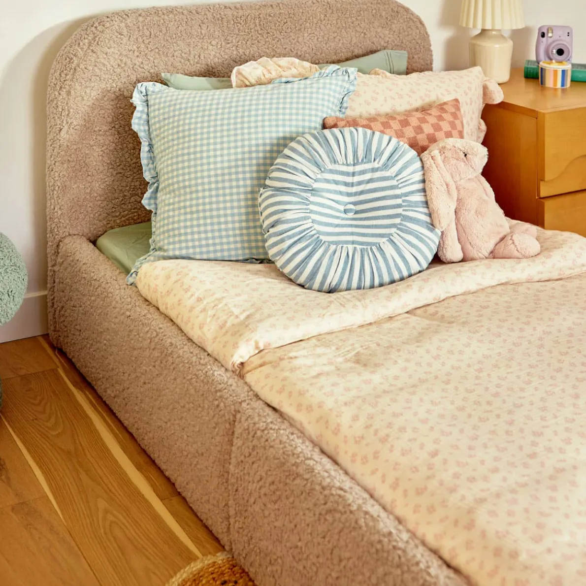 Nara Twin Bed (Shearling)
