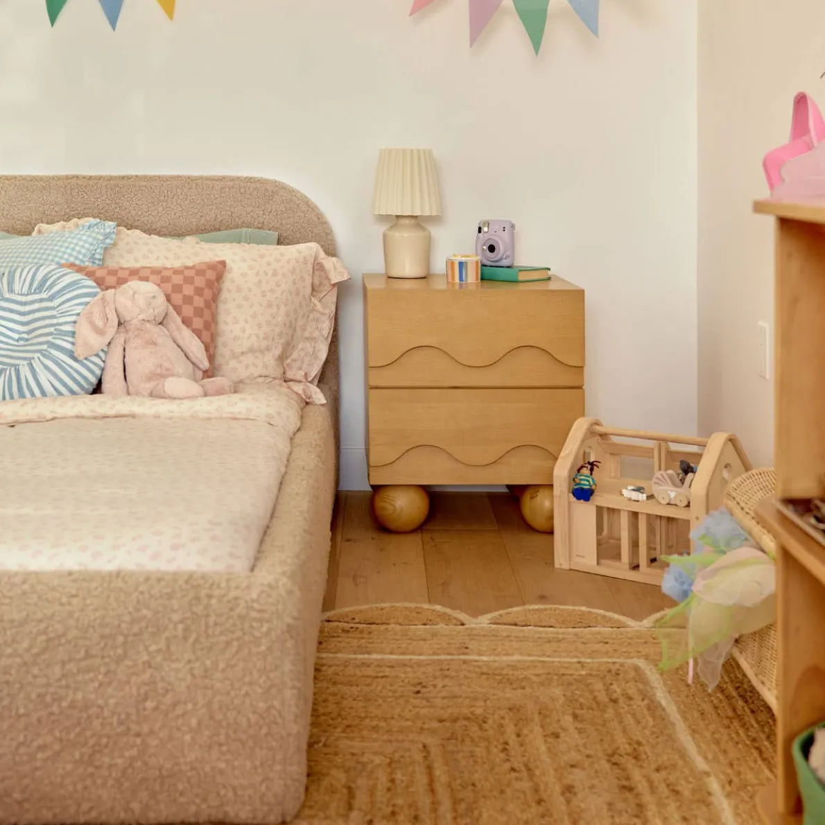 Nara Twin Bed (Shearling)