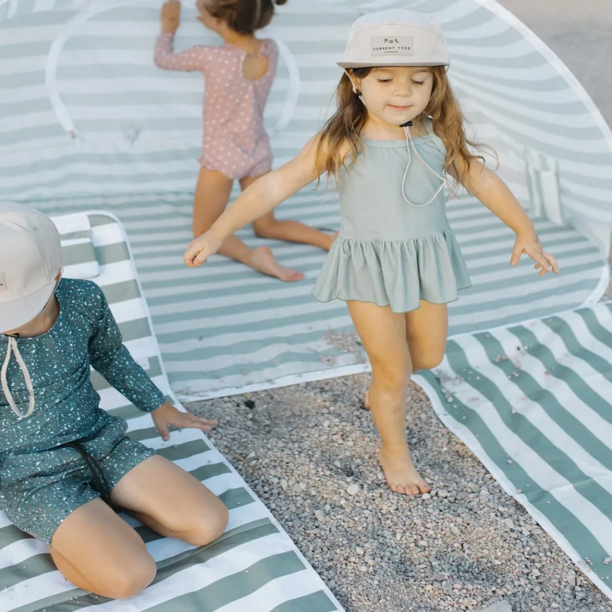 Oversized Beach Pop Up