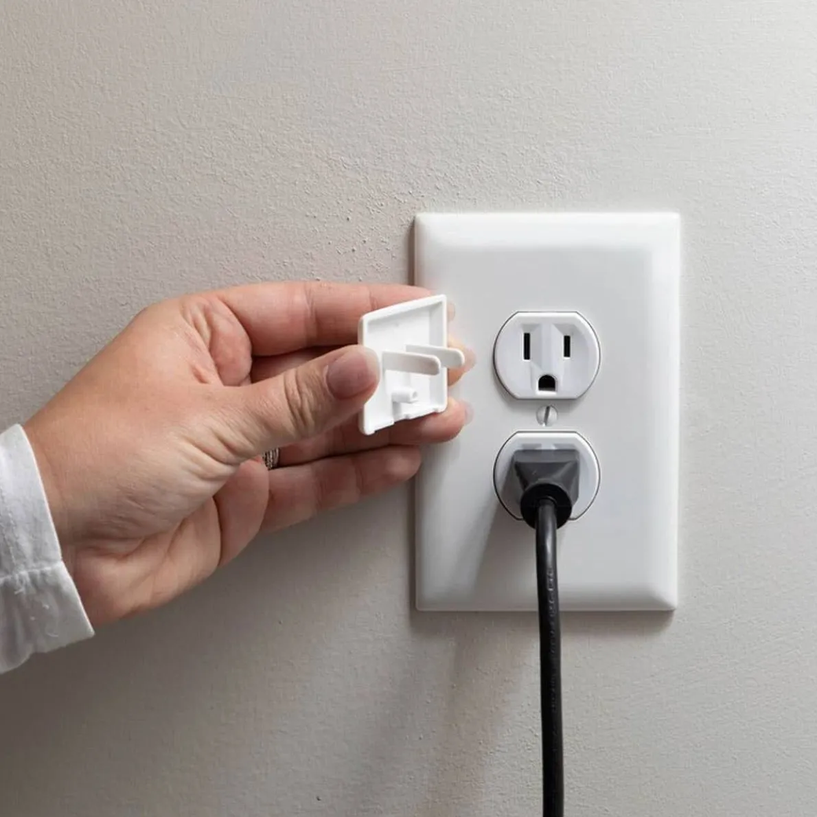 StayPut Single Outlet Plug